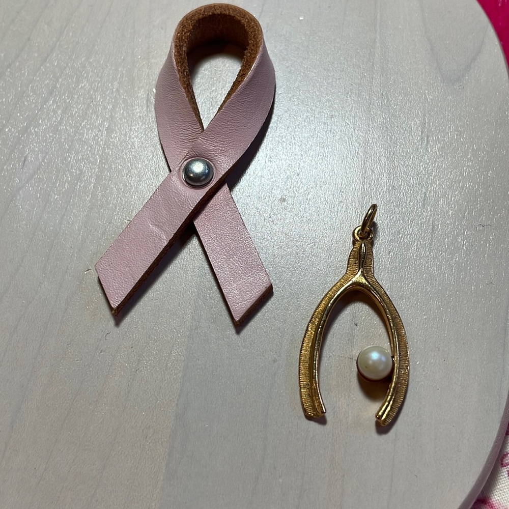 Goldtone Vintage Wishbone Charm/Pendant with Pearl